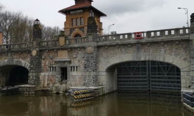 Unikátní kamenný most na zdymadle v Hoříně má za sebou první oficiální zdvih